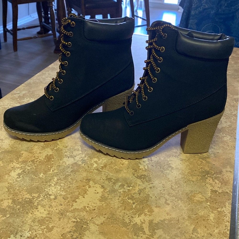 NATURE BREZZE BLACK SUEDE ANKLE BOOTIE LACE UP - NEW WITH TAGS IN A BOX